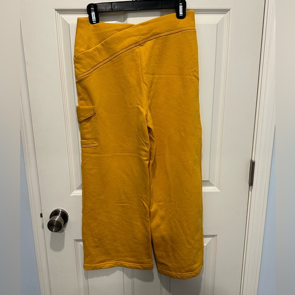 NWOT💛FP Movement Overlapped Sweatpants XS Golden yellow - Picture 6 of 8